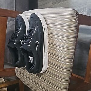 Size 10 nike for men sneakers